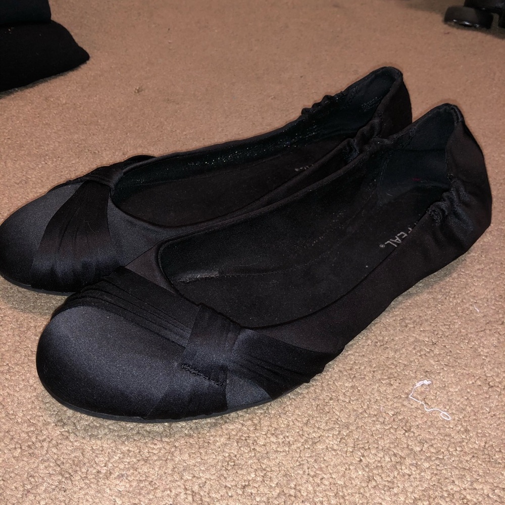 Black ballet flats